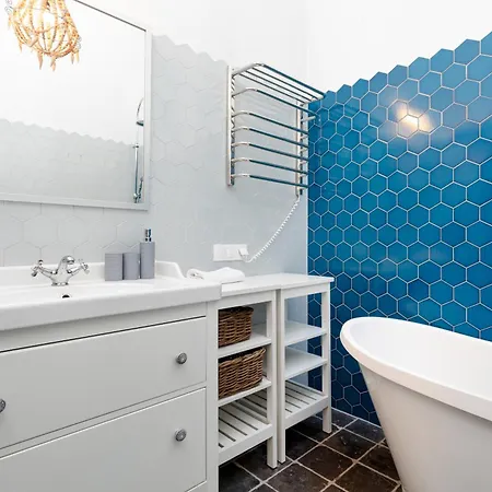 Quiet House Near The By Renters