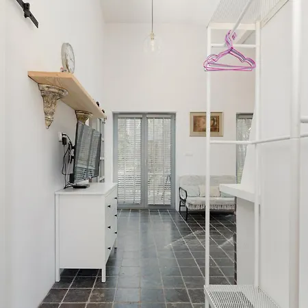 Quiet House Near The By Renters Dom wakacyjny