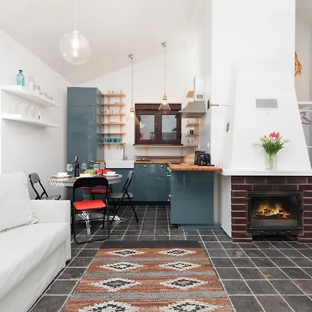Quiet House Near The By Renters *