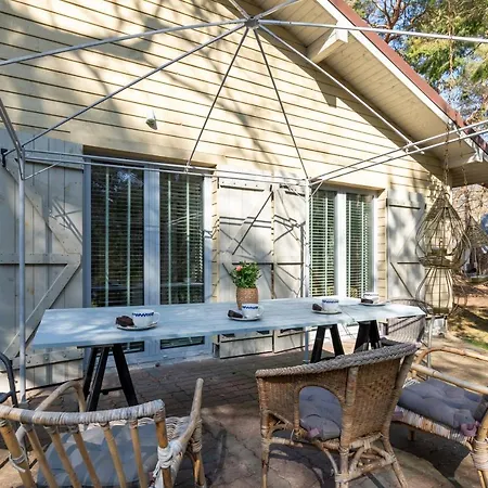 Dom wakacyjny Quiet House Near The By Renters
